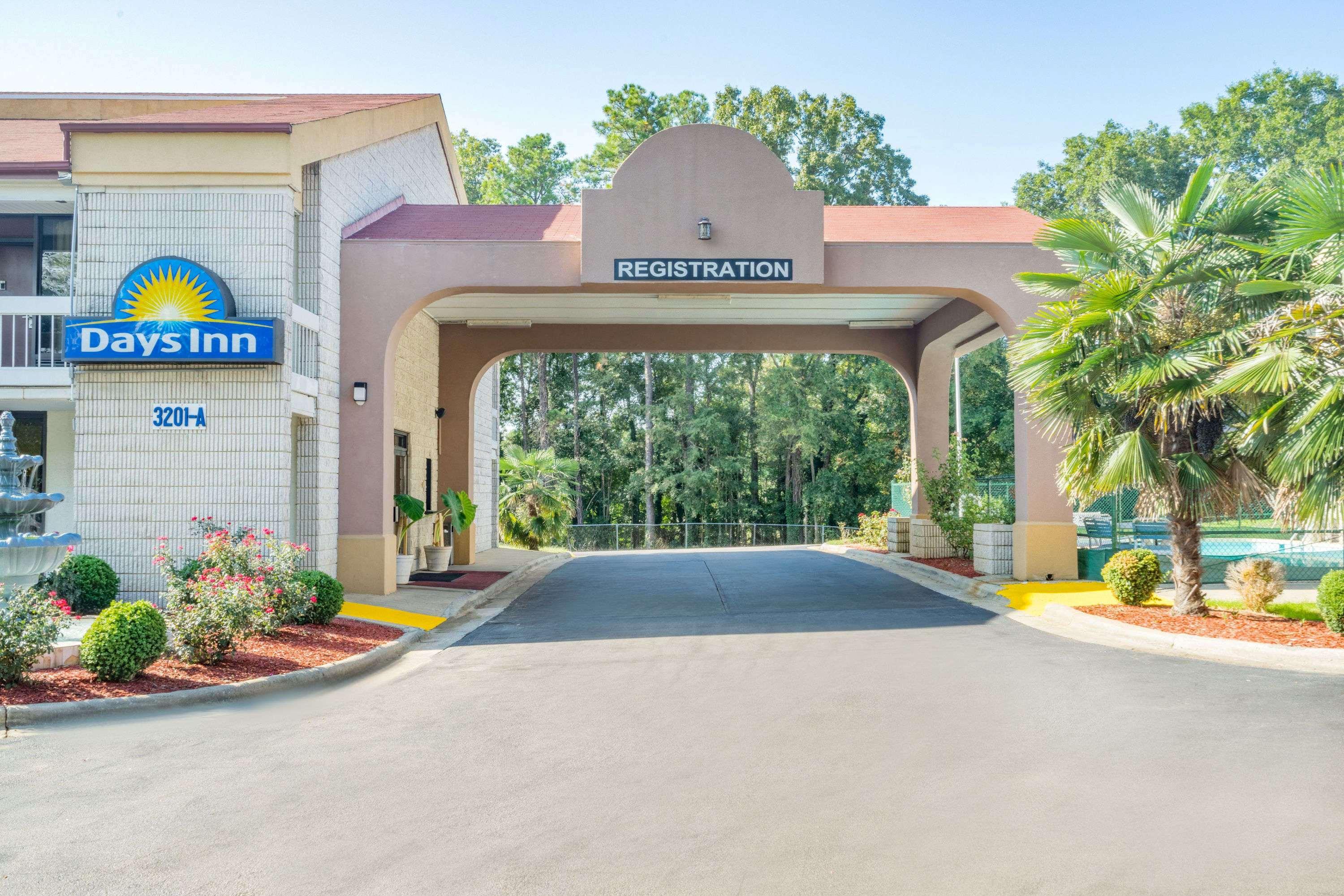 Days Inn By Wyndham Raleigh Midtown Exterior photo