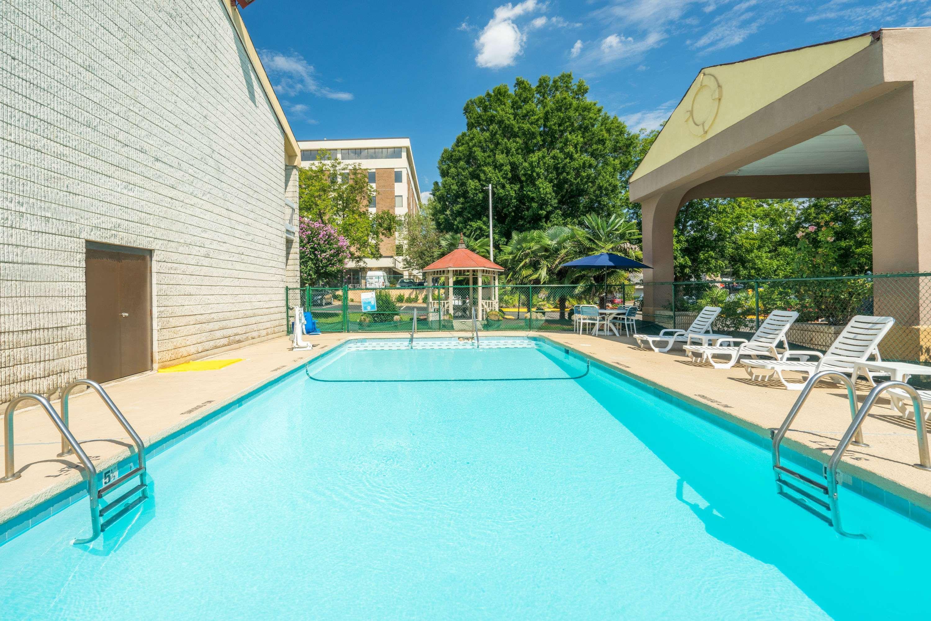 Days Inn By Wyndham Raleigh Midtown Exterior photo