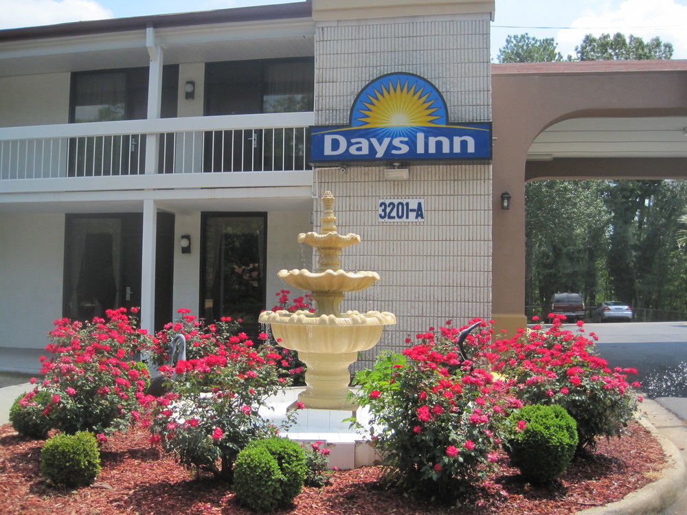 Days Inn By Wyndham Raleigh Midtown Exterior photo