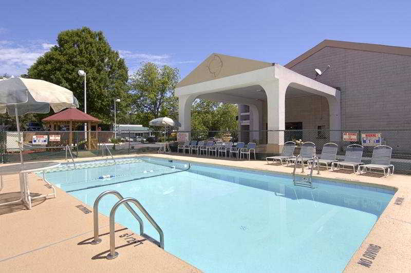 Days Inn By Wyndham Raleigh Midtown Exterior photo