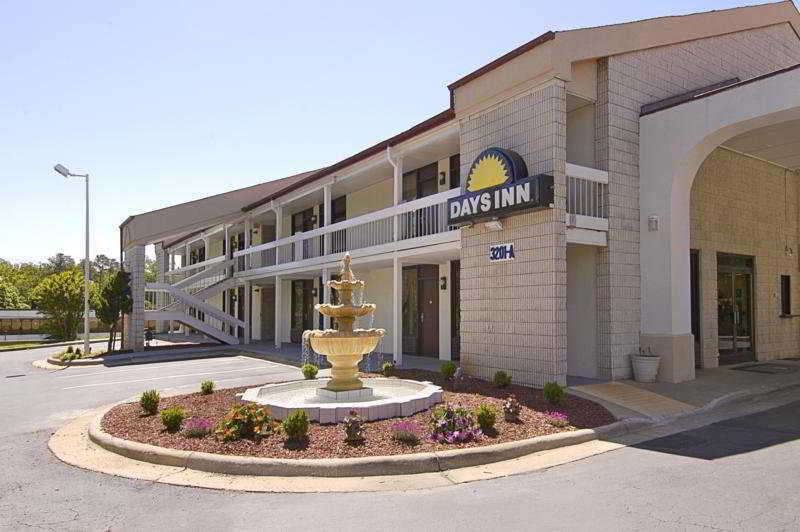 Days Inn By Wyndham Raleigh Midtown Exterior photo