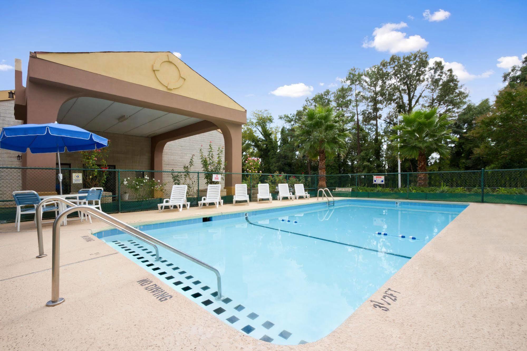 Days Inn By Wyndham Raleigh Midtown Exterior photo